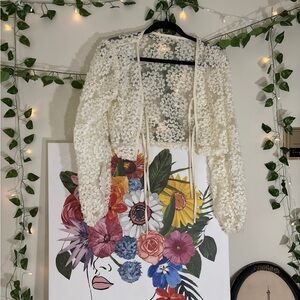 ✨Cider Cream Floral Lace Wrap Top✨